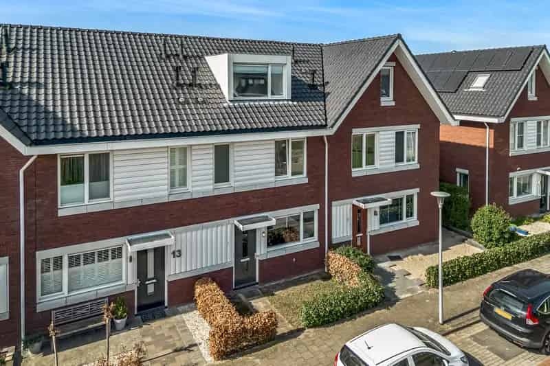 Huis te koop Uithoorn: Moderne gezinswoning met tuin en 2 dakkapellen