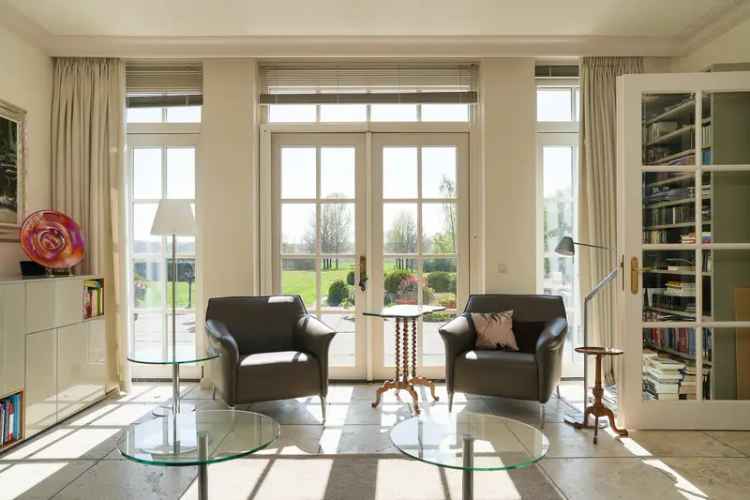 Landgoed Hooghe Water te koop: Luxe landhuis met koetshuis en 5 hectare grond