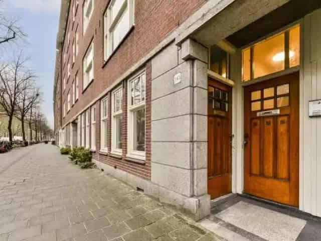Amsterdamse benedenwoning 82m2 met tuin en kelder