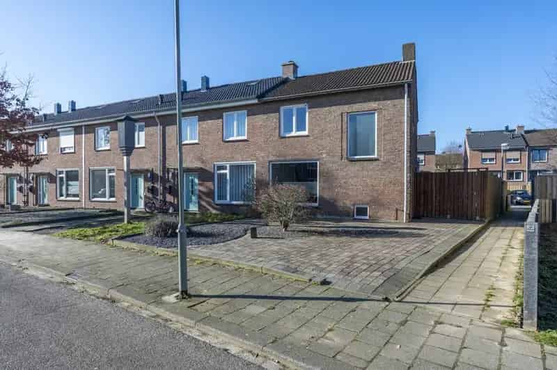 Moderne Eindwoning Stein 3 Slaapkamers Tuin Garage