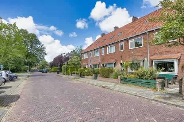 Jaren 30 gezinswoning nabij Zamenhofpark 5 slaapkamers