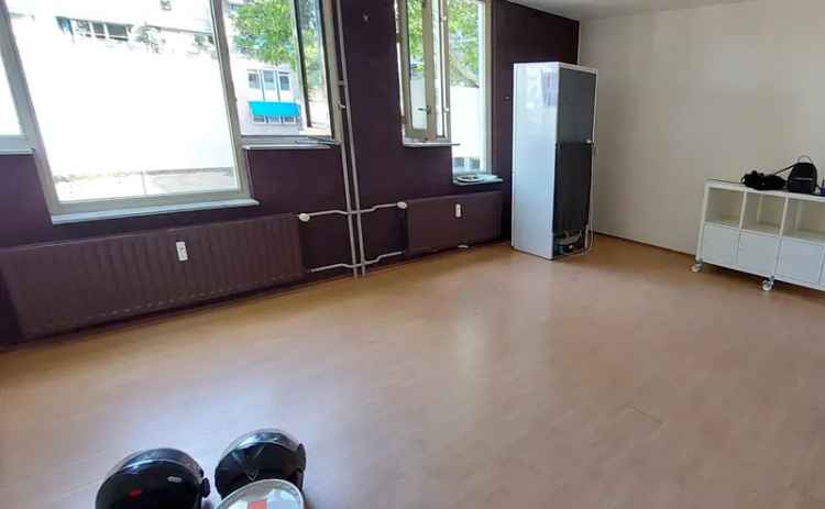 Twee Kamer Appartement met Balkon en Ruime Badkamer