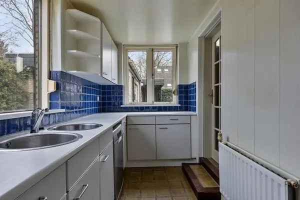 Ruime woning te moderniseren in Achthoeven nabij centrum