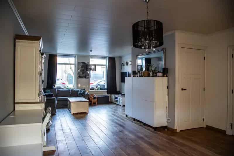 Tussenwoning Schoondijke 3 slaapkamers ruime tuin