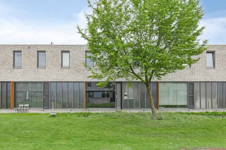 Huis te koop Den Bosch: Moderne 3 Slaapkamers Tussenwoning
