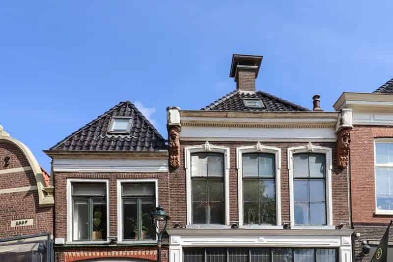 Winkel en bovenhuis te koop Bolsward Marktplein