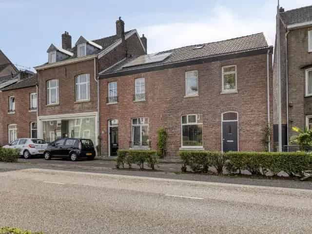 Eengezinswoning Maastricht 3 slaapkamers 2 badkamers Grote uitbouw