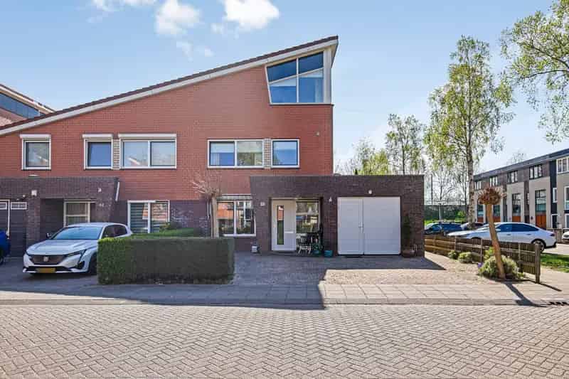 Huis te koop Almere Tussen de Vaarten 5 slaapkamers 203m2
