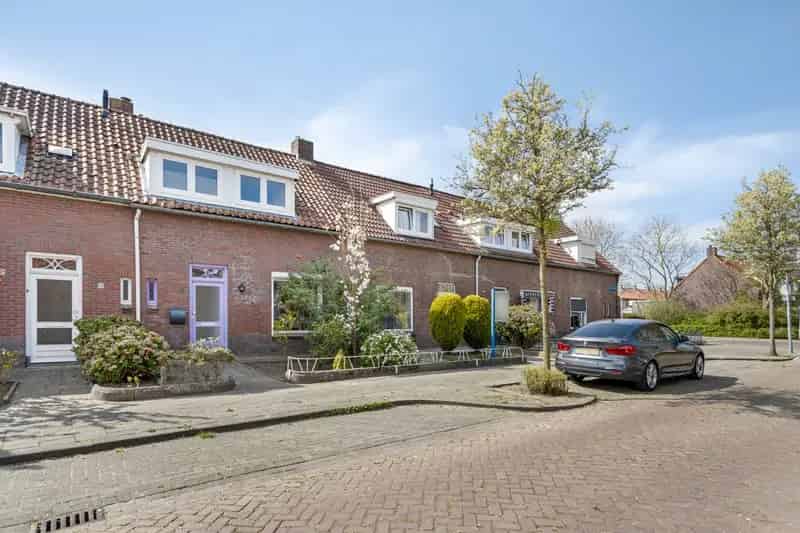 Tussenwoning Bennekel West startersgezin kunststof kozijnen HR++ beglazing