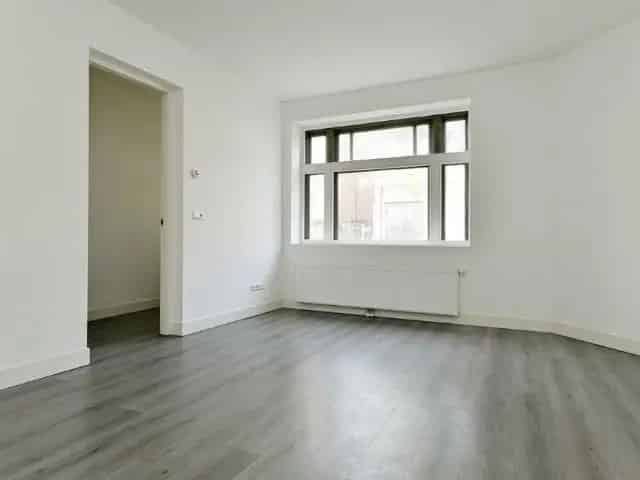 Ruime 6-kamer benedenwoning Amsterdam Bos en Lommer