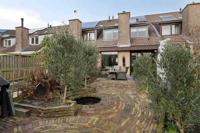 Huis te koop Zoetermeer: Luxe 5 kamer herenhuis met garage en tuin
