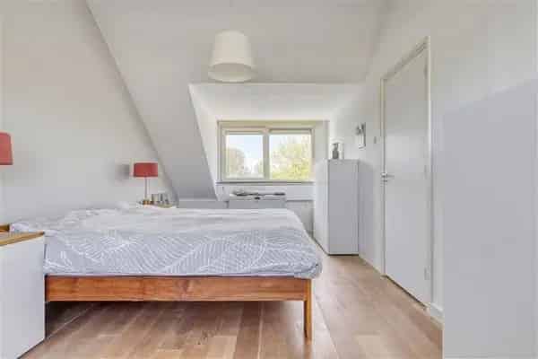 Ruime Tussenwoning 4 slaapkamers Nabij Amsterdam