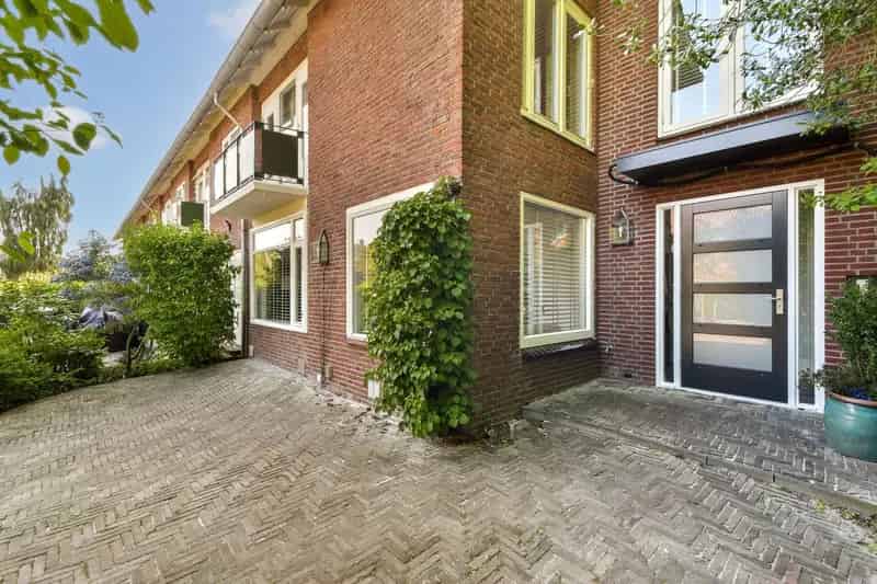 Hoekherenhuis Amstelveen 176m2 4 slaapkamers tuin zonnepanelen