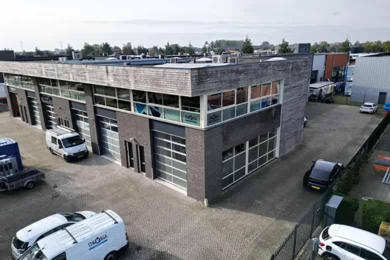 116m2 Bedrijfsruimte te Huur Barendrecht Luxe Kantoor Zonnepanelen