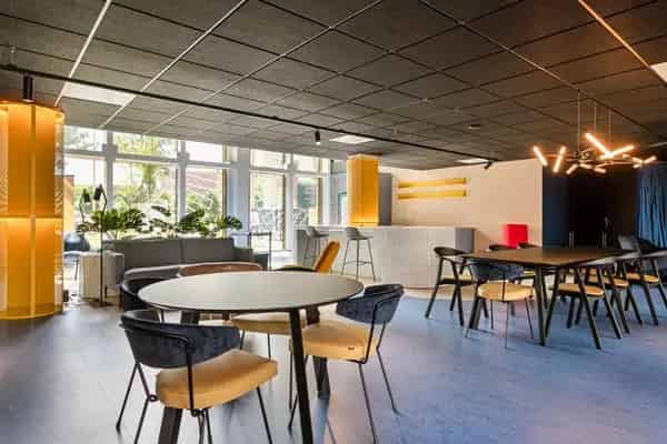 Studio Amsterdam Zuid Oost Studenten  Gemeubileerd  12 maanden
