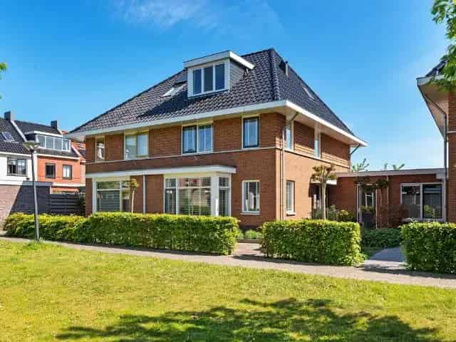 Tweekapper Zwaag 165m2 Luxe Afwerking Ruime Oprit