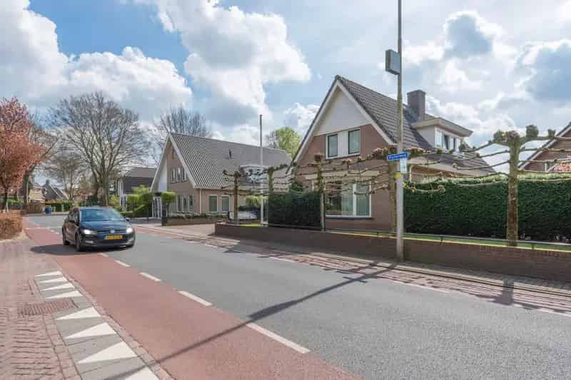 Bedrijfsgebouwen te koop Garderen: 2 panden, 410m2, ruim terrein
