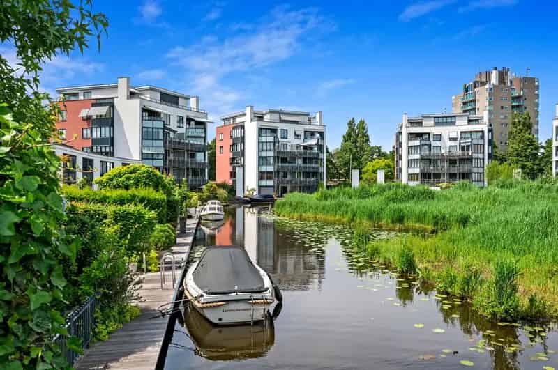 Appartement te koop Leidschendam: Ruim appartement aan het water