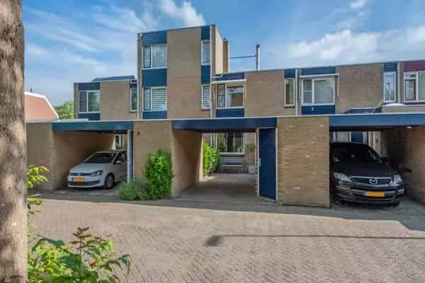 Moderne eengezinswoning met 2 slaapkamers en tuin Zoetermeer
