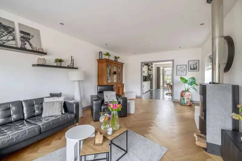 5 Slaapkamers Tweekapper Lijnden Ruime Tuin Garage Vrij Uitzicht