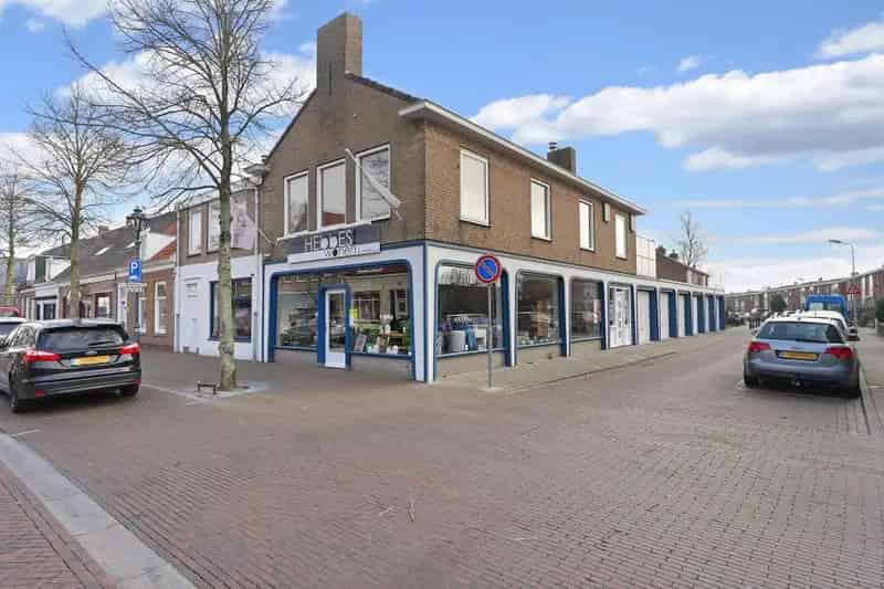 Ruim Woon Winkelpand Oost Souburg Vier Slaapkamers Twee Garages
