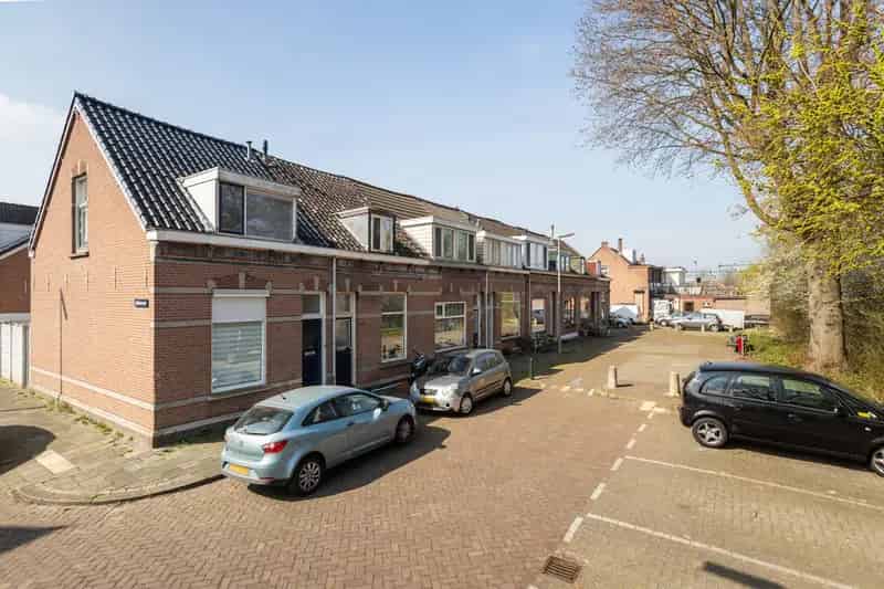Gerenoveerd startershuis Dordrecht 2 slaapkamers dakterras