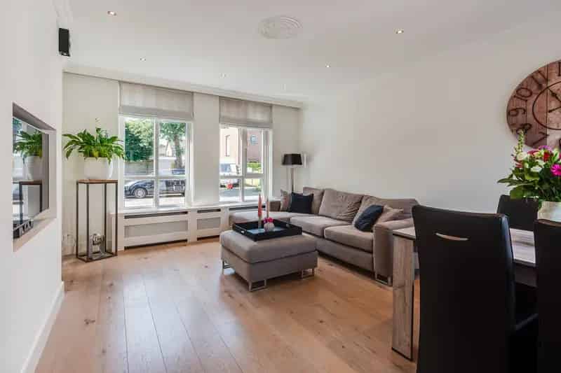 Huis te koop Baarn: Moderne Hoekwoning met Patio