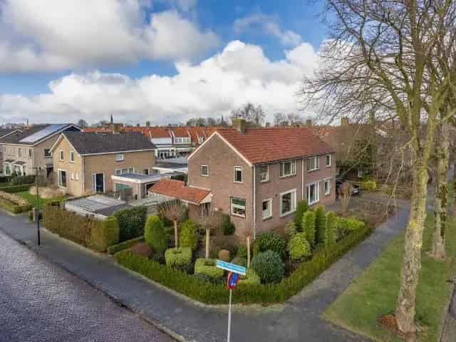 Ruime Twee Onder Een Kapwoning Bolsward