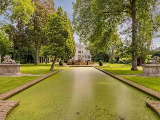 Art Nouveau Villa te Maastricht 8775m2 grond