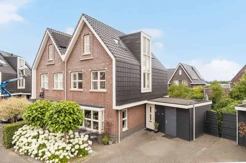 5 Slaapkamers 2 Onder 1 Kapwoning Etten Leur Energielabel A