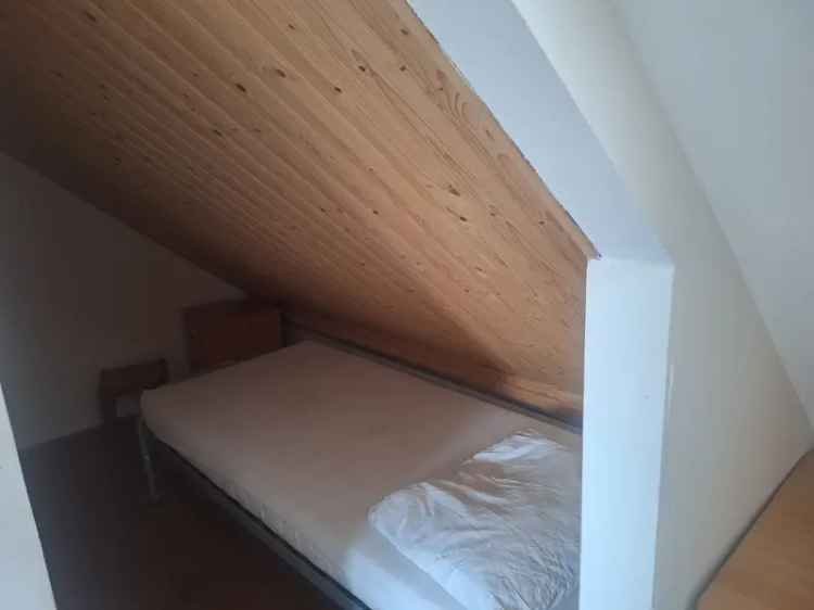 Kamer Randwijk: Moderne kamer nabij station en winkels