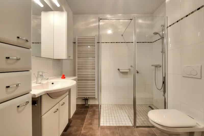 Ruim 3-kamerappartement Raamsdonksveer met dakterras en garage