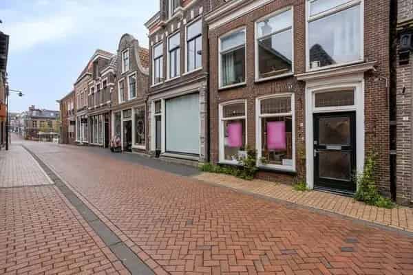 Centrum Dokkum: Woon Winkelpand Combinatie Wonen Werken