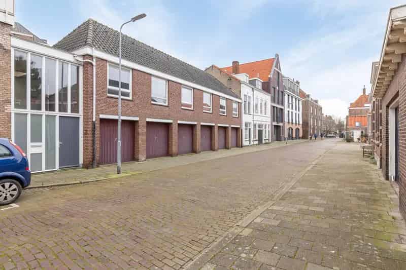 Woning met 6 Garageboxen te Koop in Middelburg Centrum