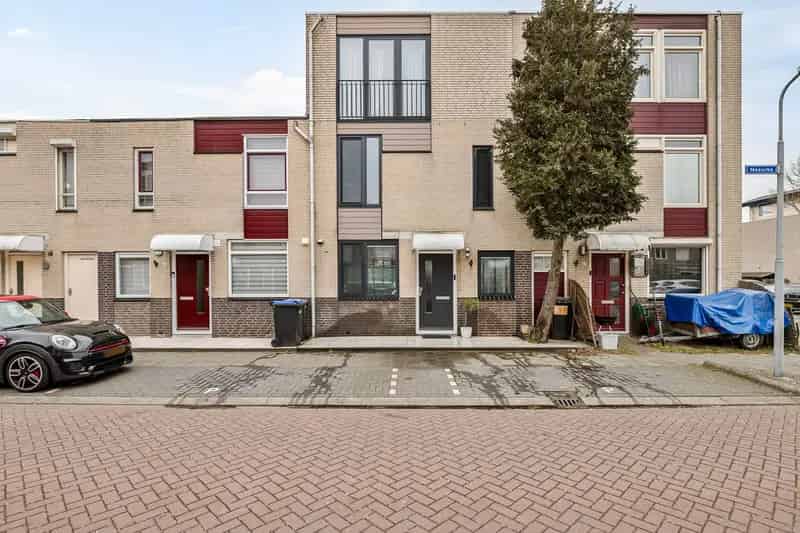 Mazurka 45 Zaandam: Instapklare woning met dakterras en garage