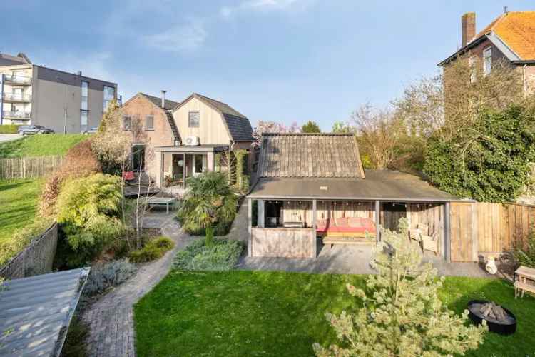 Droomhuis aan de Maas: Karakteristieke Dijkwoning te Koop