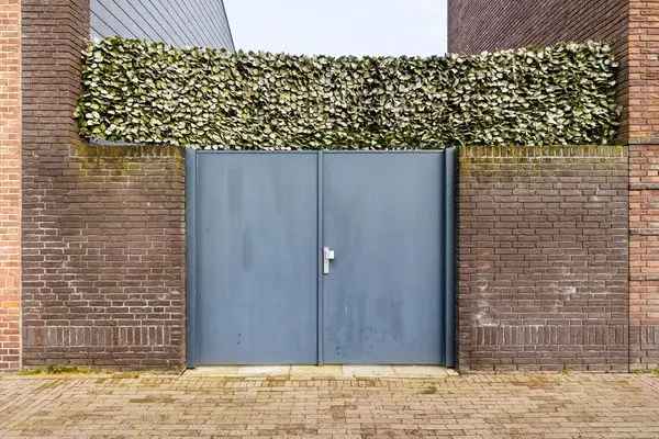 Halfvrijstaande woning grote tuin nabij strand