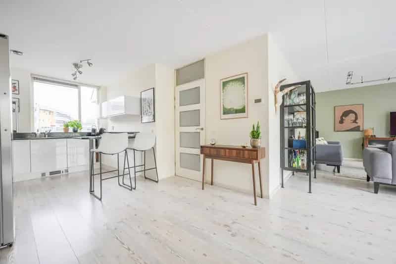 Huis te koop Uithoorn: Royale 4 slaapkamer woning met tuin aan het water