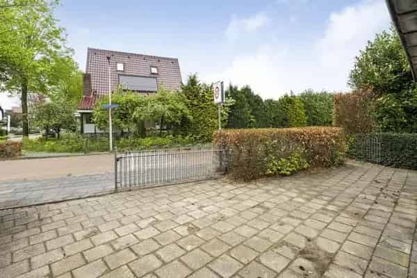 Vrijstaand Woonhuis met Bedrijfsruimte te Koop