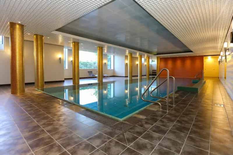 Luxe appartement Wassenaar 196m2  Groot terras Dubbele garage Zwembad Sauna Fitness
