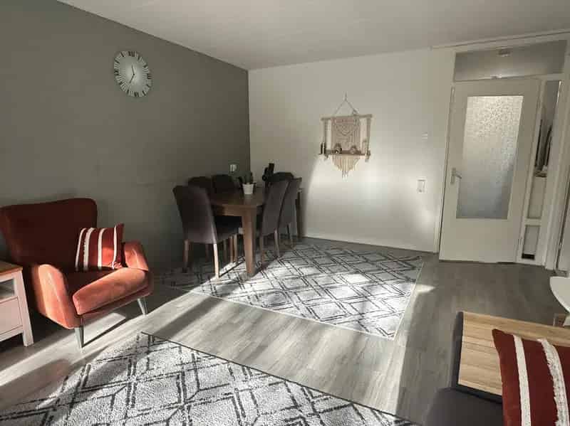 Ruim 4 Kamer Appartement met Zonnig Terras en Vrij Uitzicht