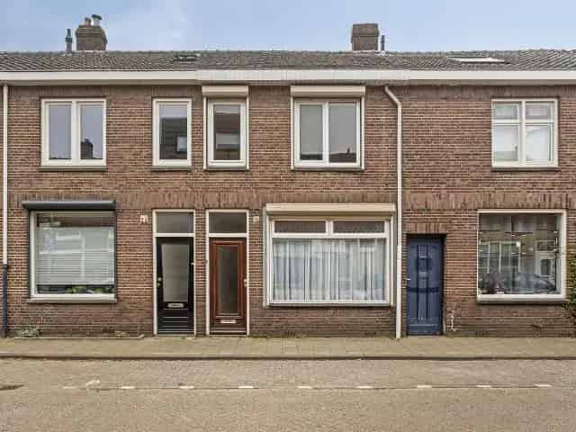 Jaren 30 Tussenwoning Tilburg Ruime Tuin  2 slaapkamers