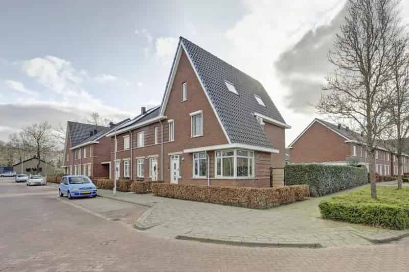Moderne Hoekwoning te 's Gravenmoer - 4 slaapkamers - Ruime Tuin - Zonnepanelen