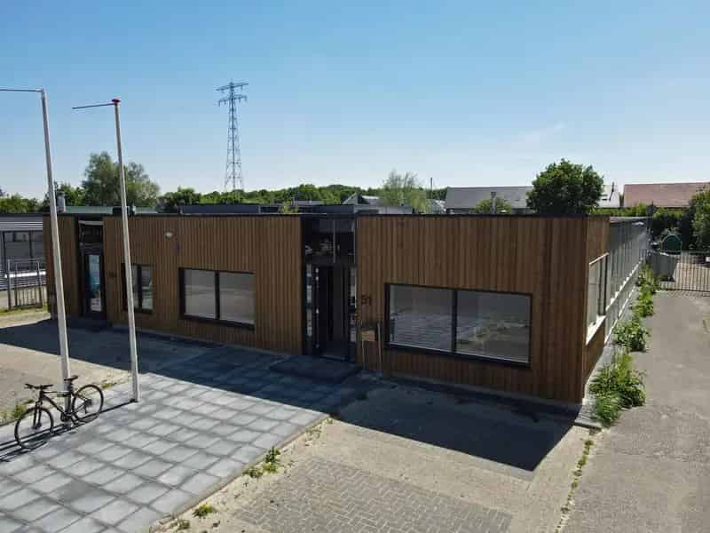 Bedrijfshal te Koop Drachten  400m² Bedrijfsruimte 426m² Kantoor