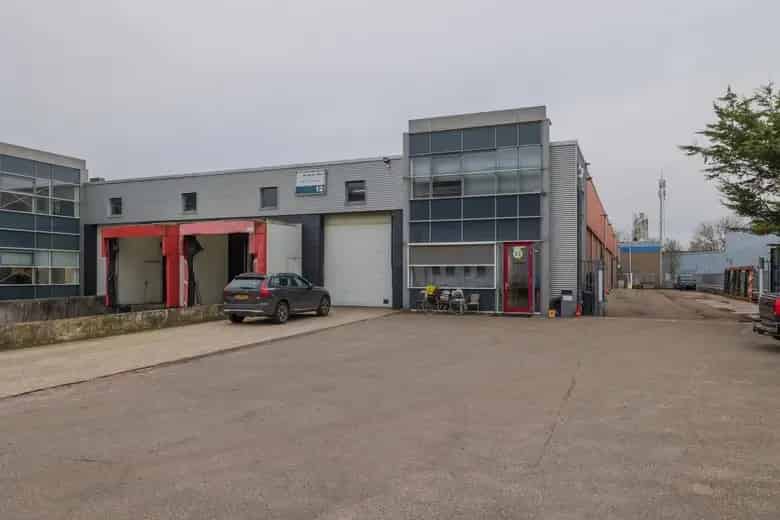 1050m2 Bedrijfsruimte te Huur Zoeterwoude