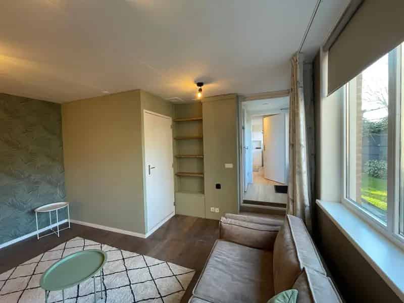 Vrijstaande studio 40m2, twee kamers.