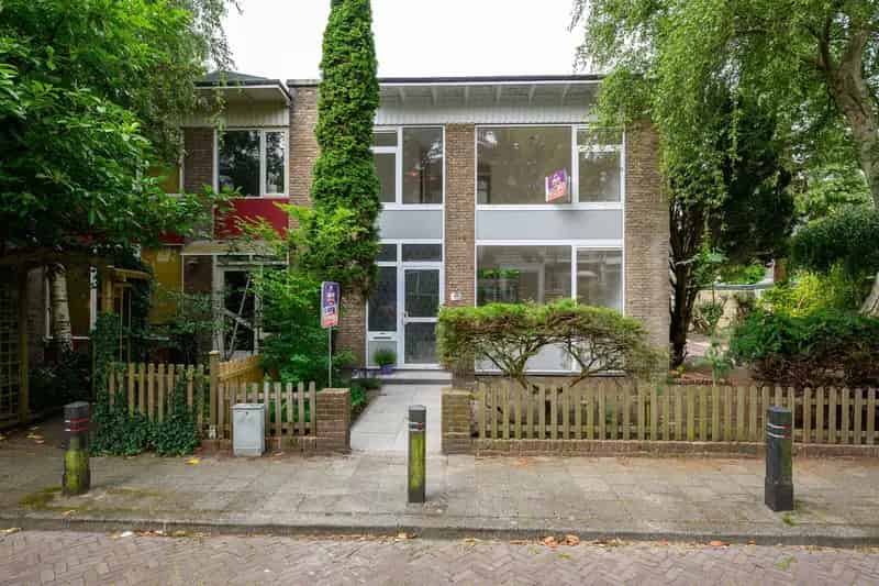 Gerenoveerde Twee Onder Een Kapwoning Leidschendam
