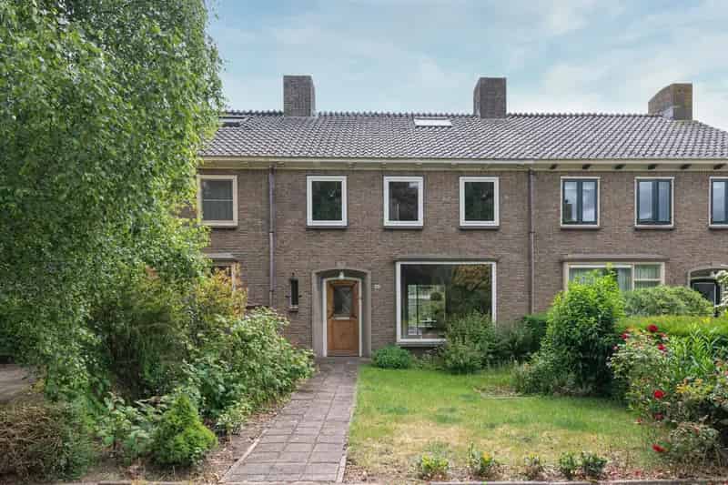 Jaren 50 woning Vleuten 5 slaapkamers grote tuin en garage
