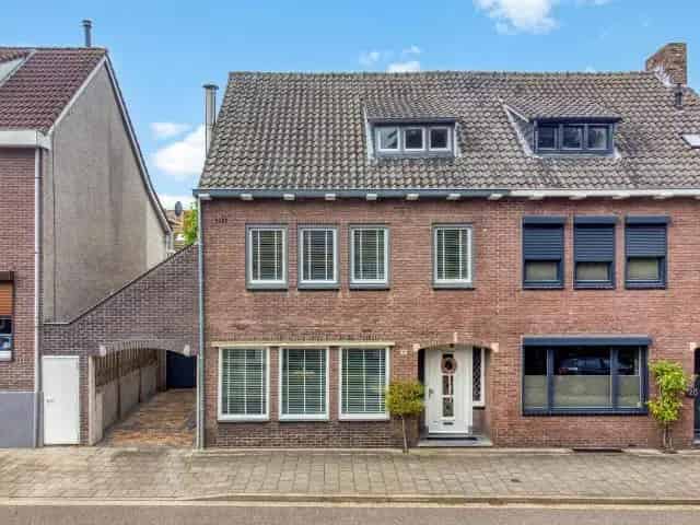 Jaren 30 woning Heerlen 5 slaapkamers 12 zonnepanelen