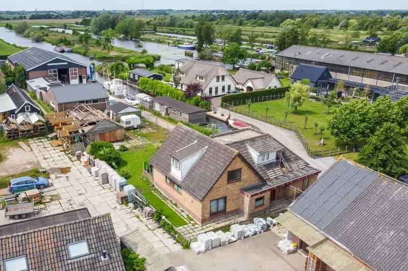 Huis te koop Vinkeveen: 1270m² perceel aan vaarwater